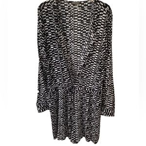 Vince Camuto black and white long sleeves‎ shorts romper size large